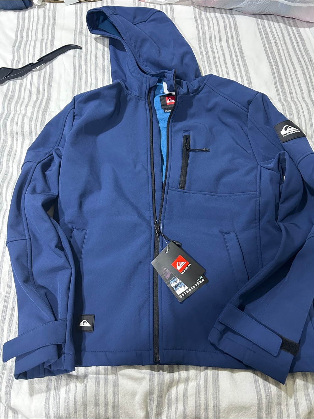 Quiksilver Men’s Navy Blue Hooded Softshell Raincoat